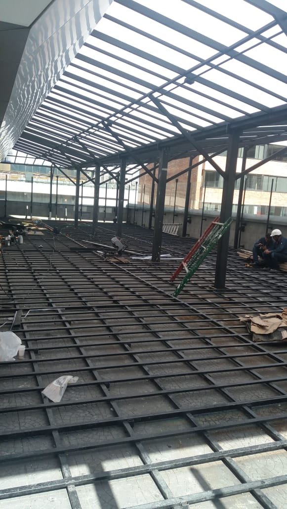 Estructura metálica para terraza transitable