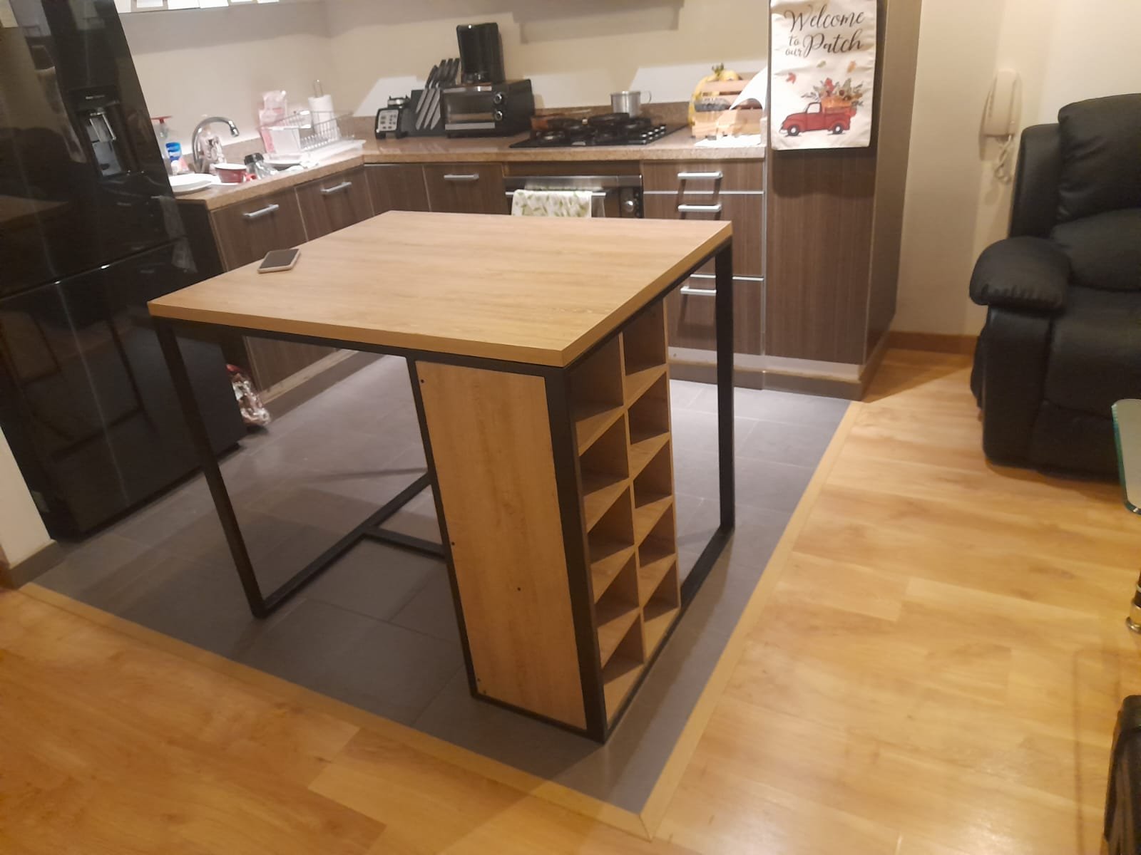 Mesa de cocina con vinera